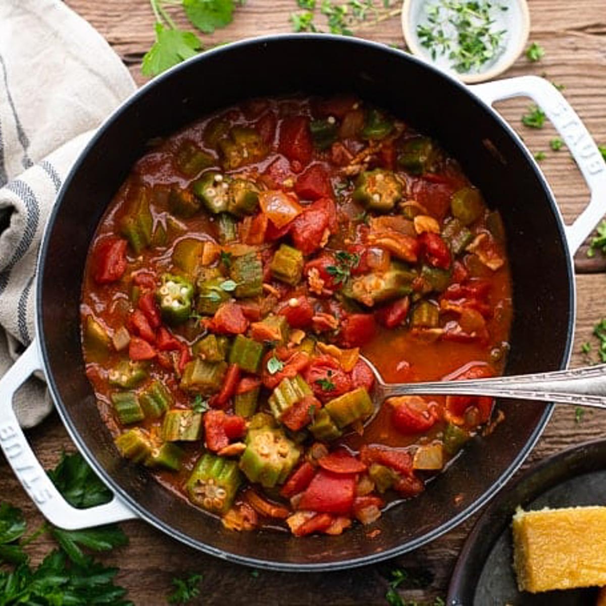 شوربة الطماطم مع البامية